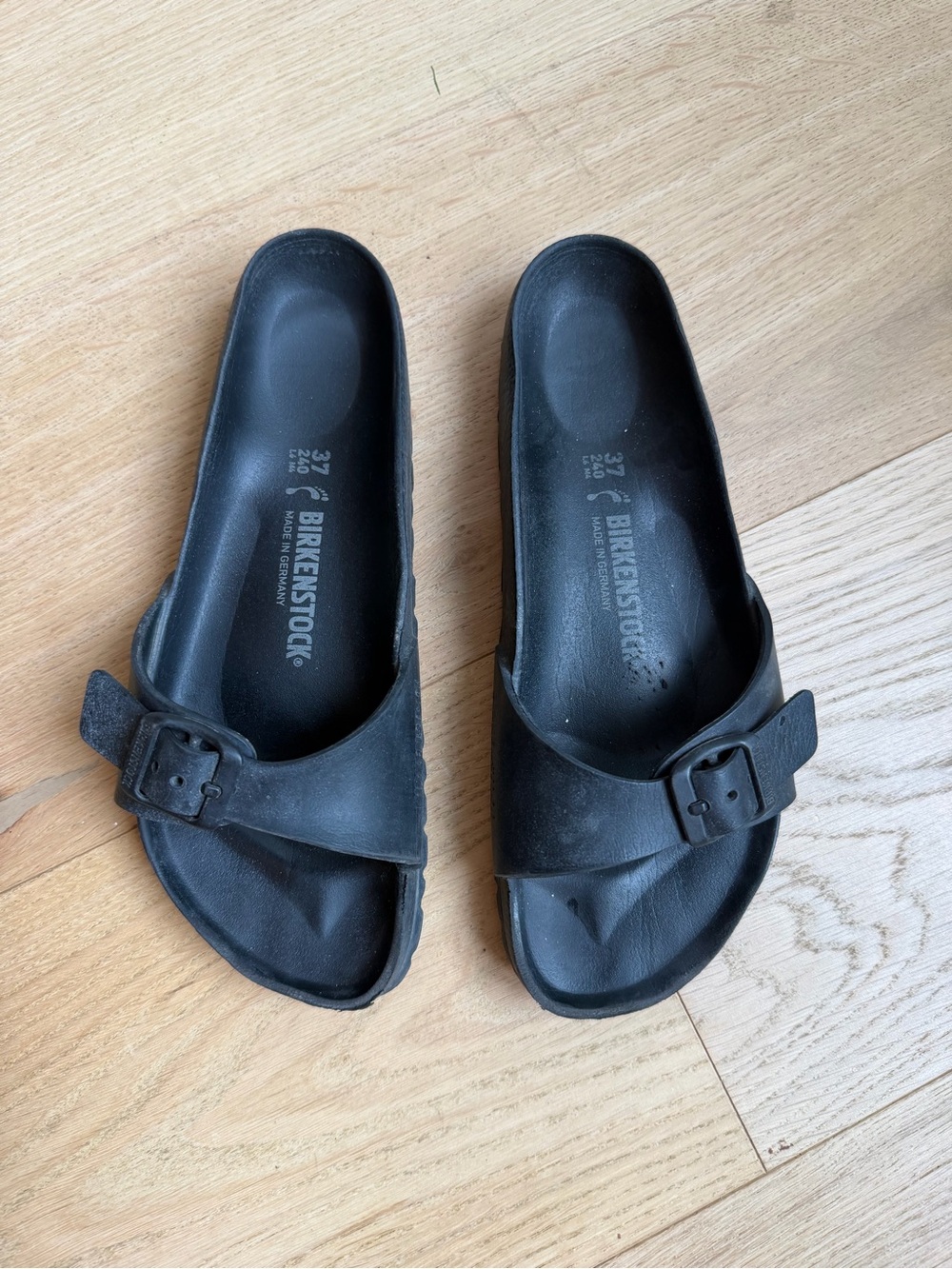 Birkenstock Women’s Black Single Strap Slide Sandals